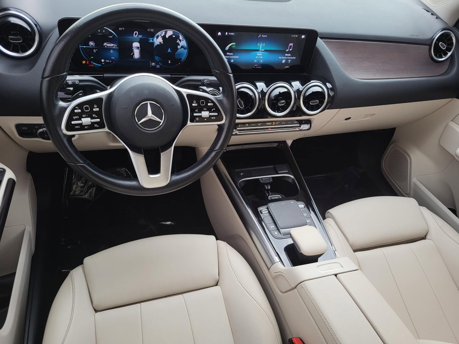 Used 2022 Mercedes-Benz GLA 250 4MATIC w/ Premium Package image 12