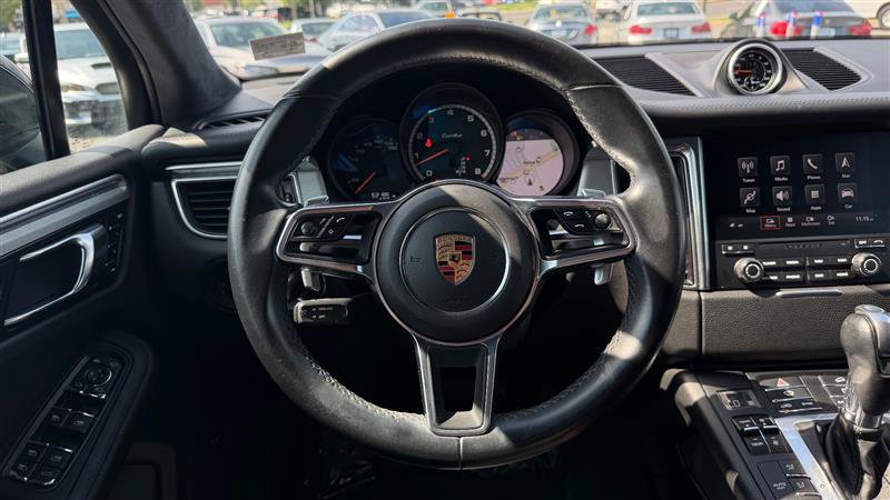 Used 2018 Porsche Macan Turbo AWD/4WD image 33