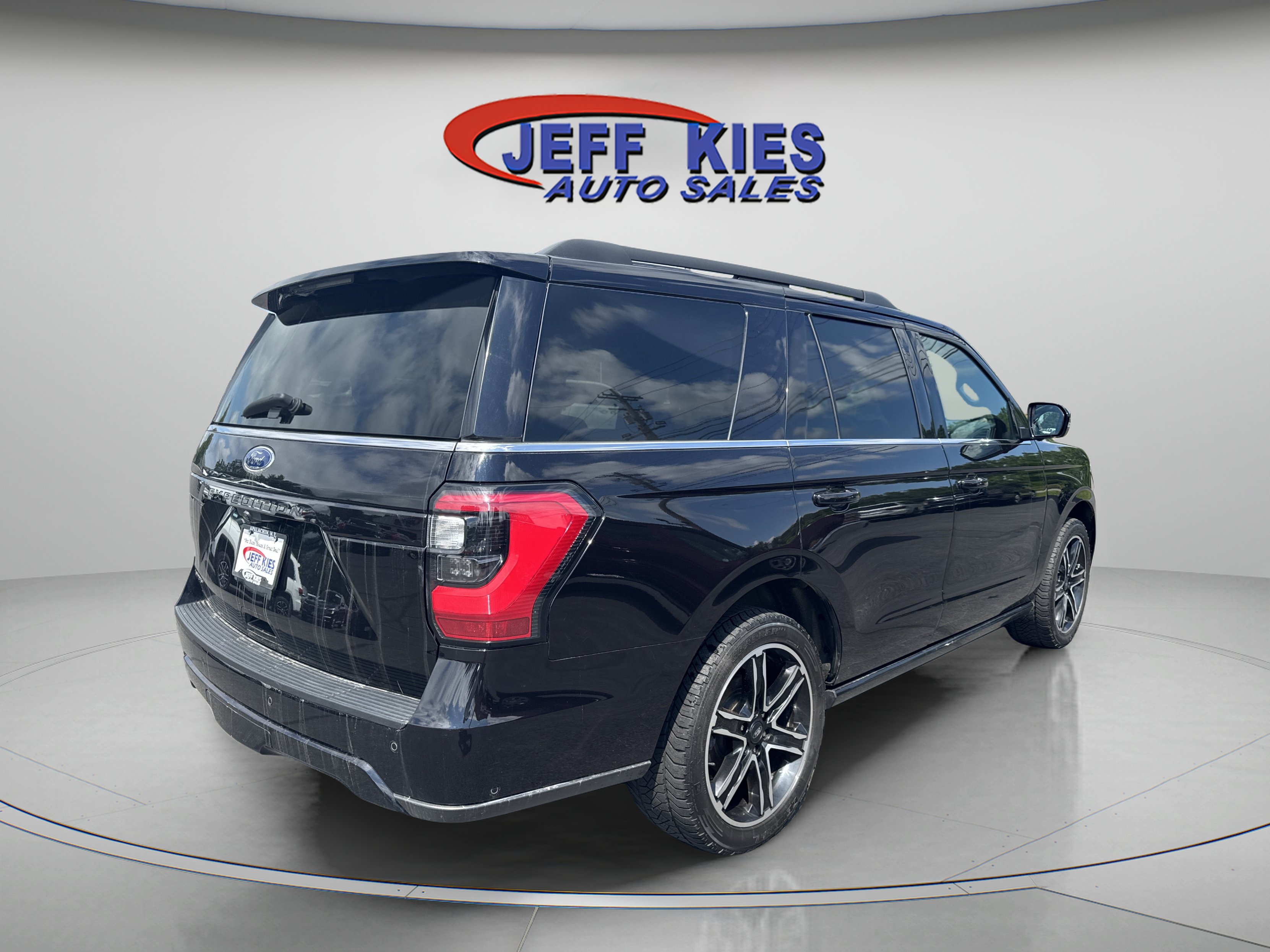 Used 2021 Ford Expedition Limited AWD/4WD image 10