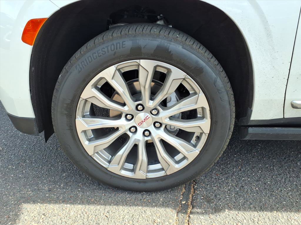 Certified 2023 GMC Yukon Denali image 9