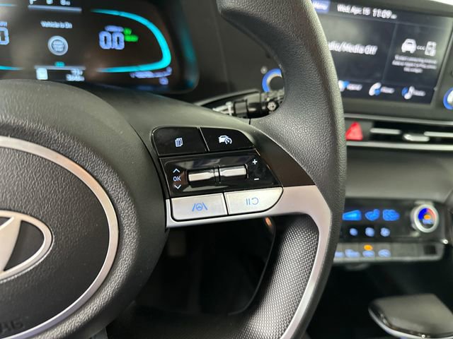 Used 2025 Hyundai Elantra Blue FWD image 16