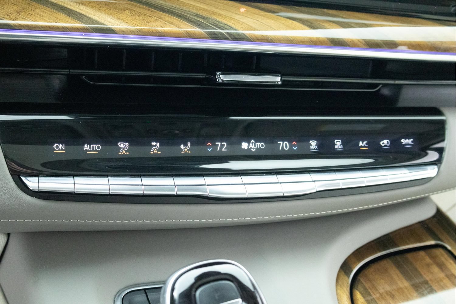 Used 2024 Cadillac Escalade ESV Sport Platinum w/ Heavy-Duty Trailer Package AWD/4WD image 16
