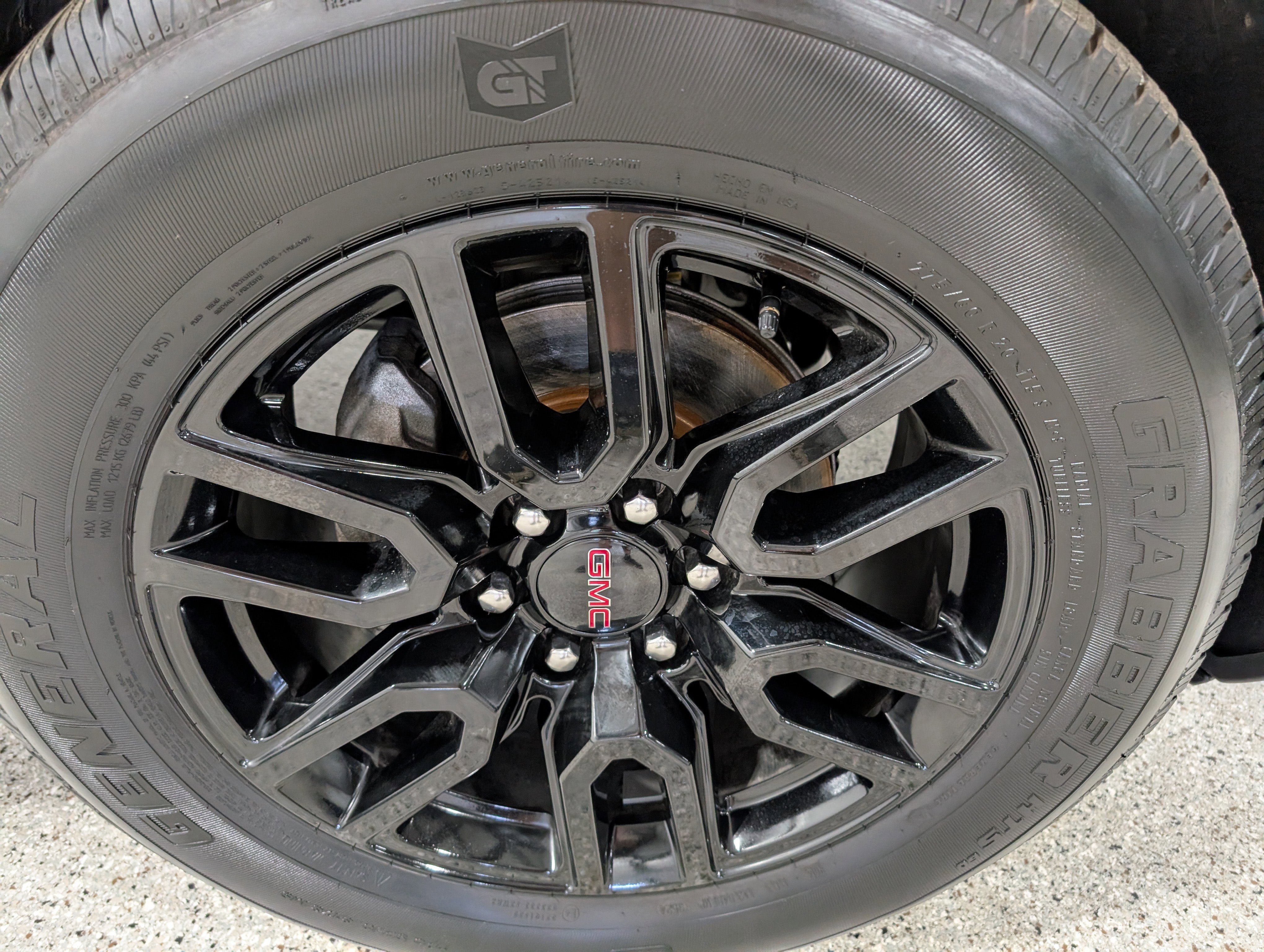 Used 2025 GMC Sierra 1500 Elevation image 13