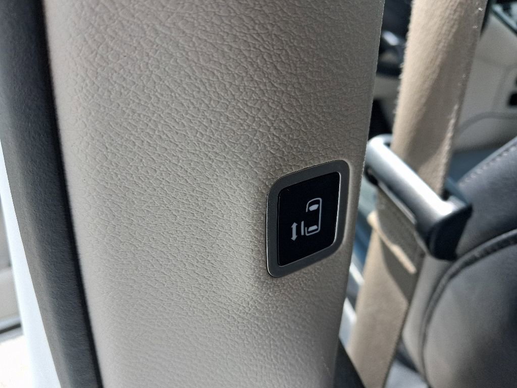 Used 2021 Chrysler Pacifica Touring-L FWD image 22