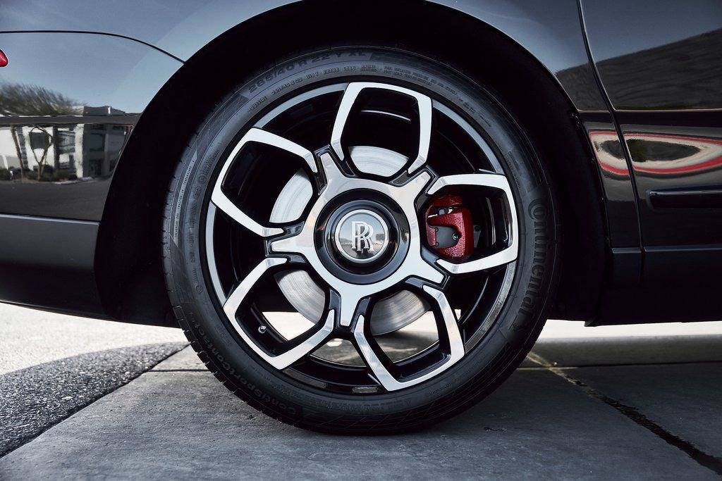 Used 2021 Rolls-Royce Cullinan Black Badge image 24