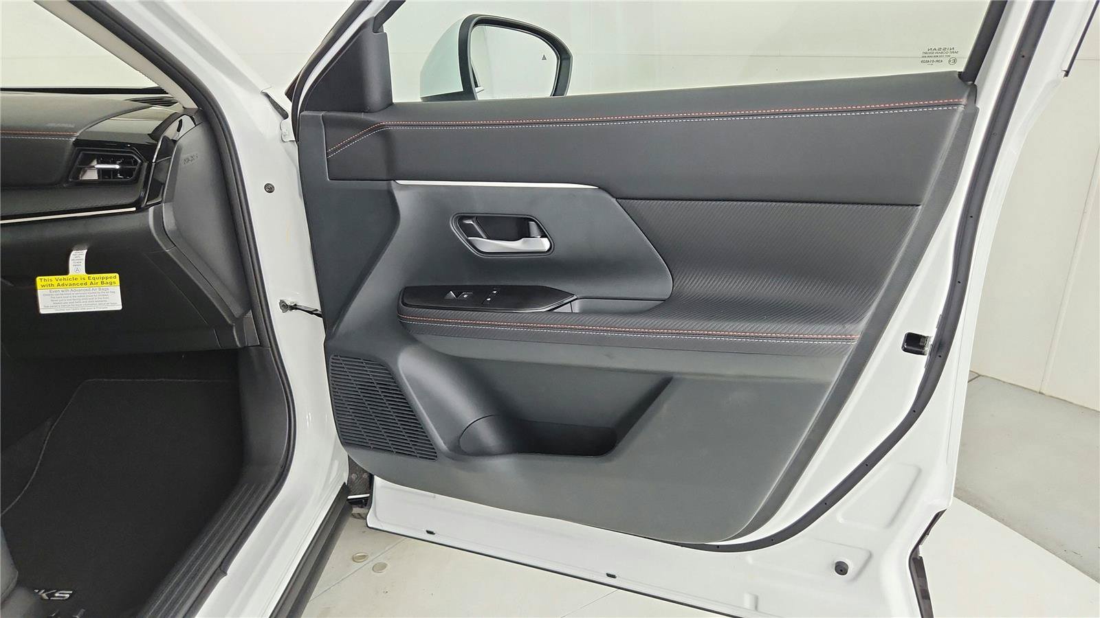 Used 2025 Nissan Kicks SR AWD/4WD image 29