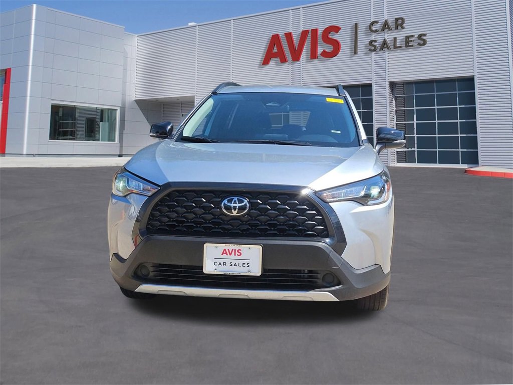 Used 2025 Toyota Corolla Cross LE image 2