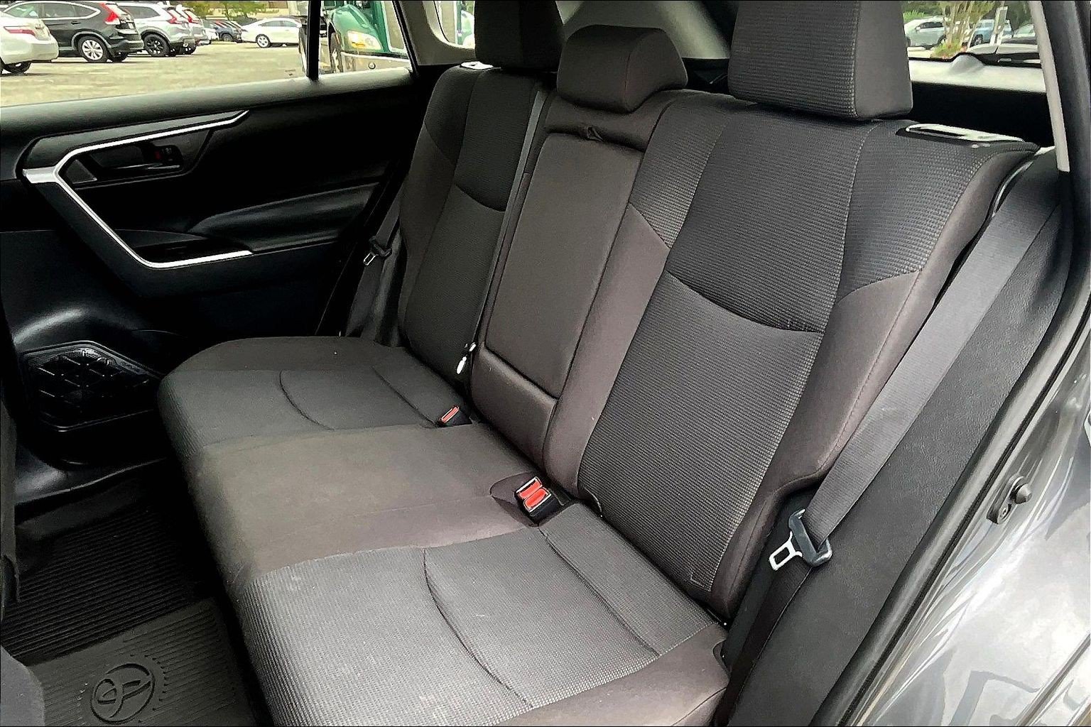 Used 2021 Toyota RAV4 LE AWD/4WD image 27
