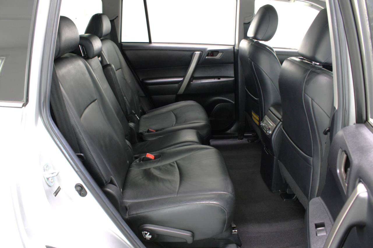 Used 2011 Toyota Highlander SE w/ Tow Pkg FWD image 44