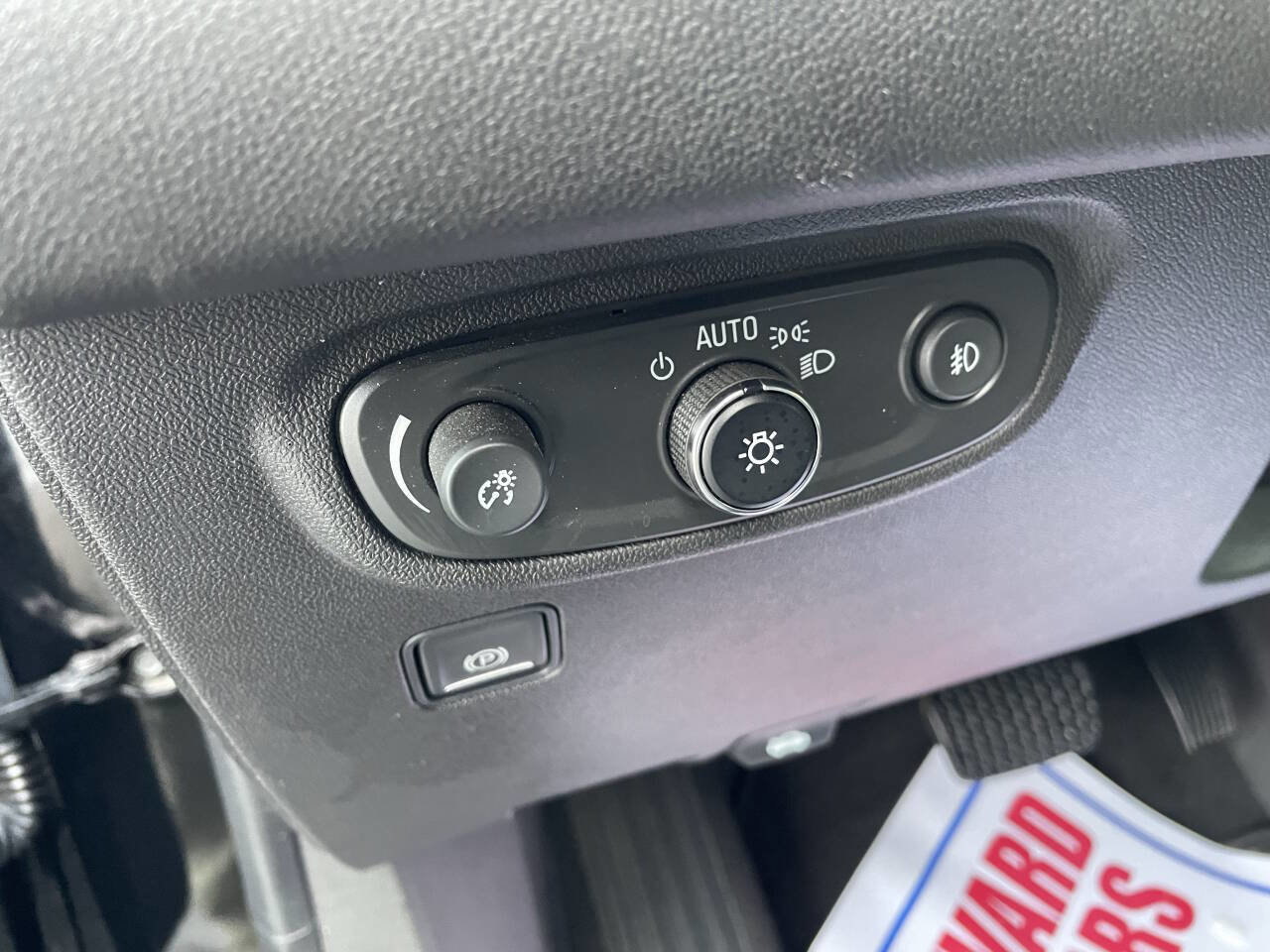 Used 2023 GMC Terrain SLT image 16