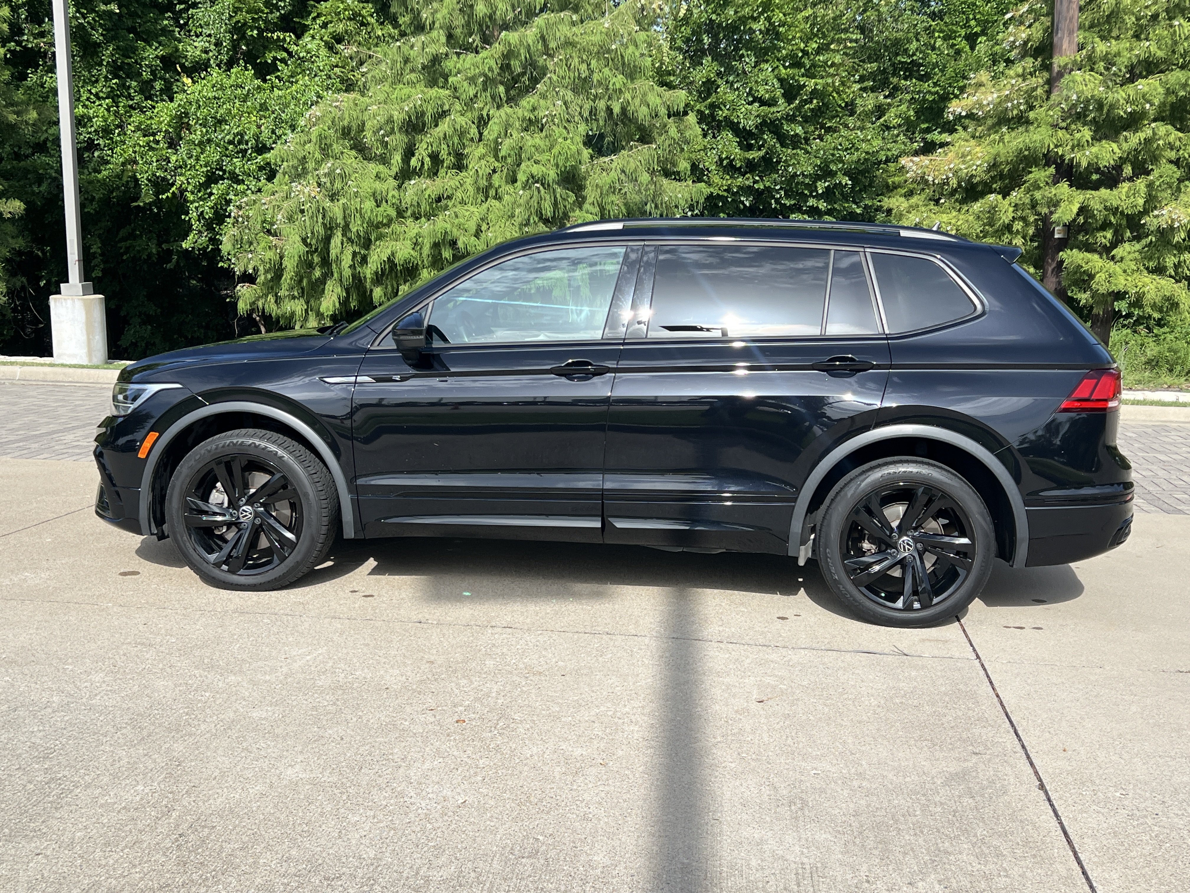 Certified 2023 Volkswagen Tiguan SE R-Line FWD image 6