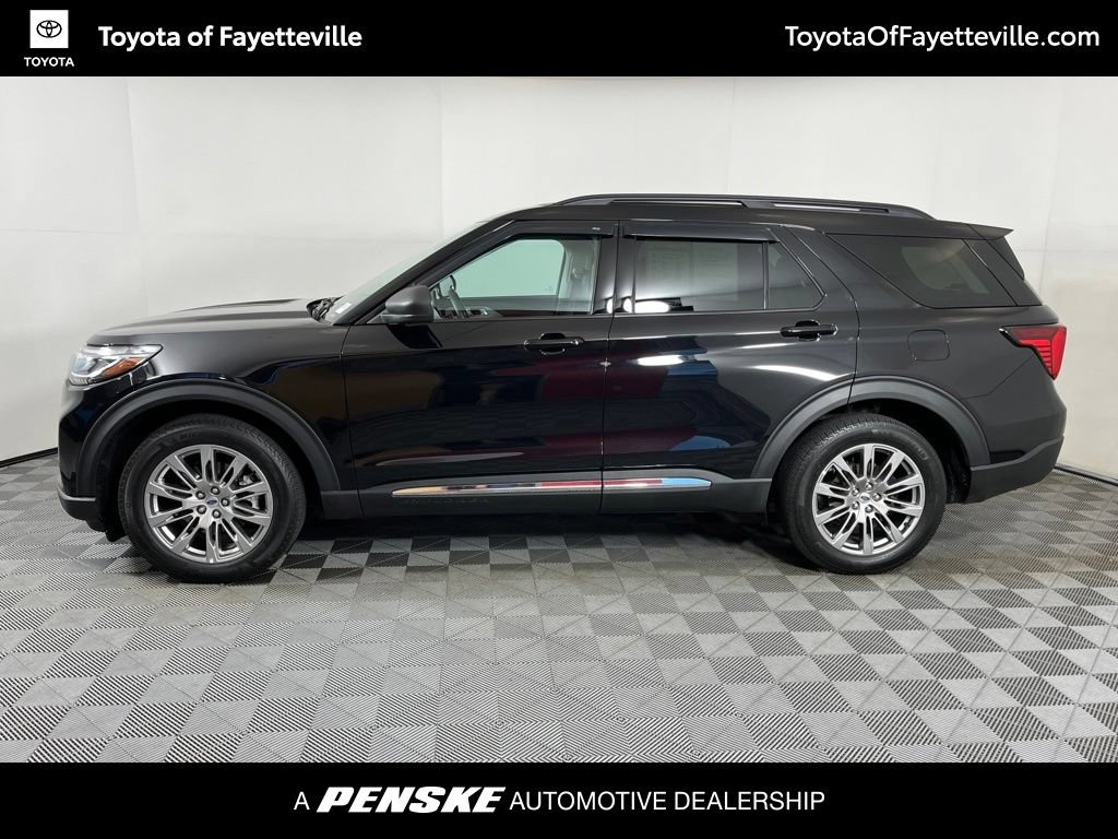 Used 2025 Ford Explorer Active w/ Active Comfort Package AWD/4WD image 2