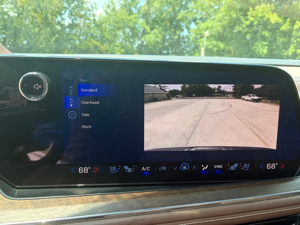 Used 2025 Chevrolet Suburban High Country AWD/4WD image 27
