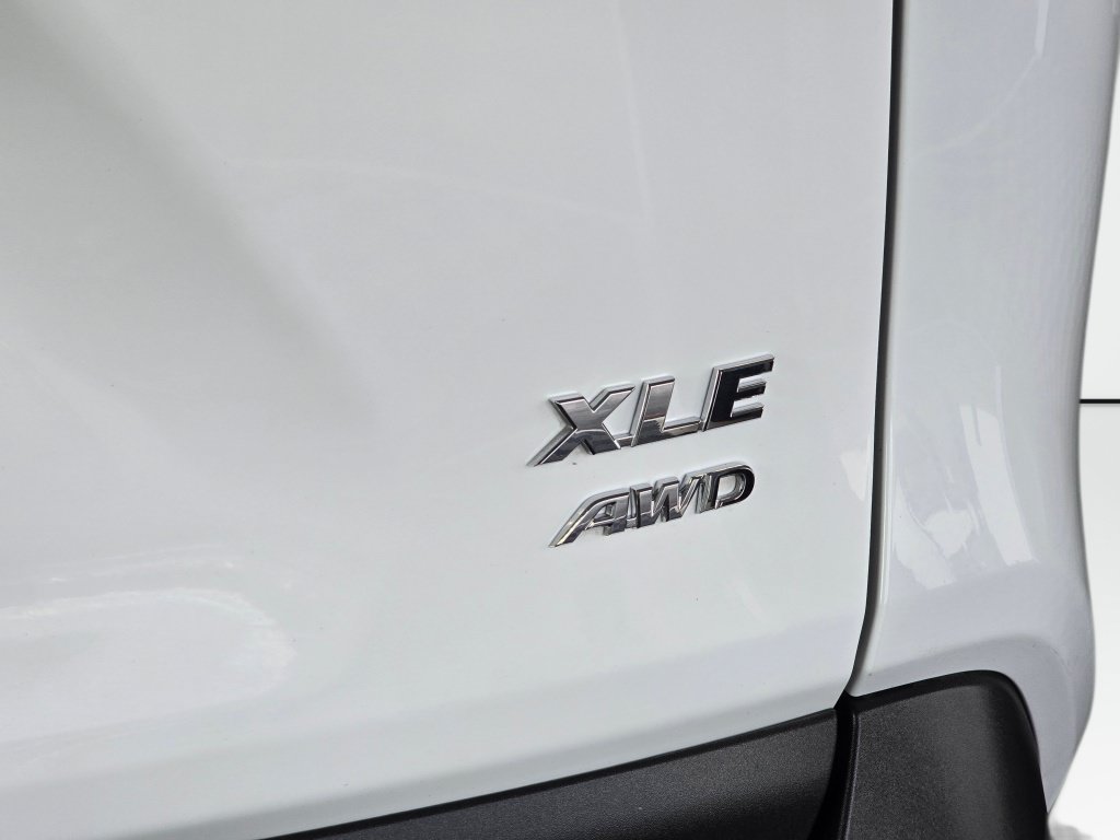 Used 2025 Toyota RAV4 XLE AWD/4WD image 15