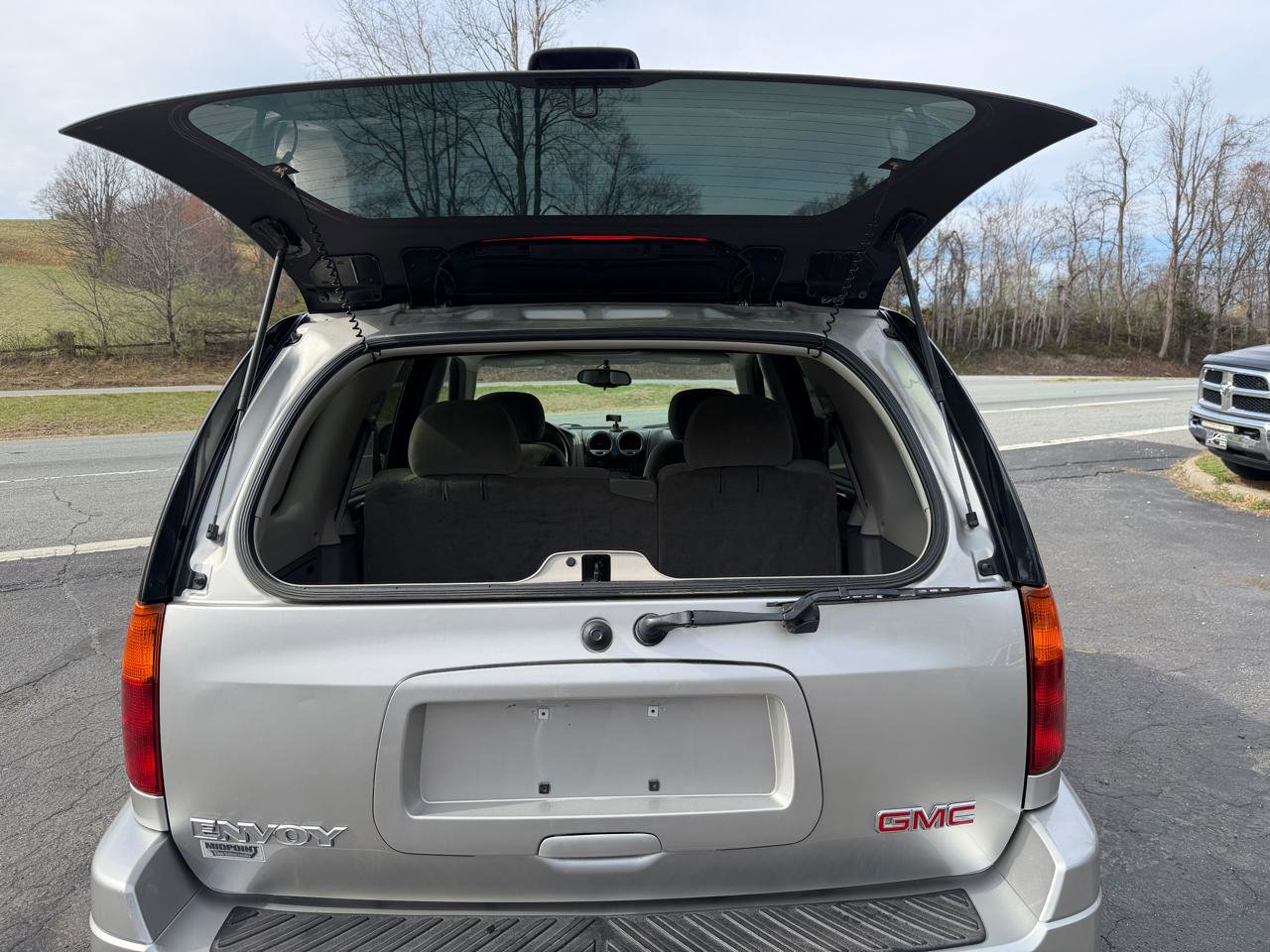 Used 2005 GMC Envoy SLE image 25