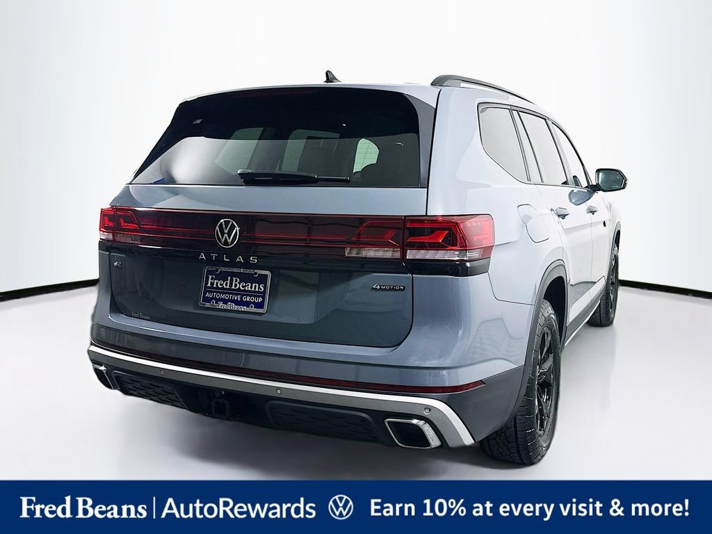 Used 2025 Volkswagen Atlas Peak Edition SE AWD/4WD image 9