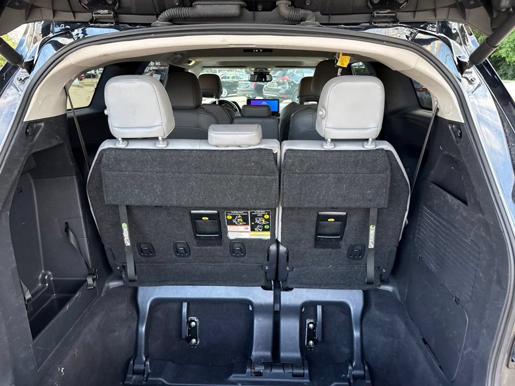 Used 2025 Toyota Sienna XLE FWD image 18
