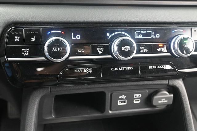 Certified 2025 Honda Pilot Black Edition image 11