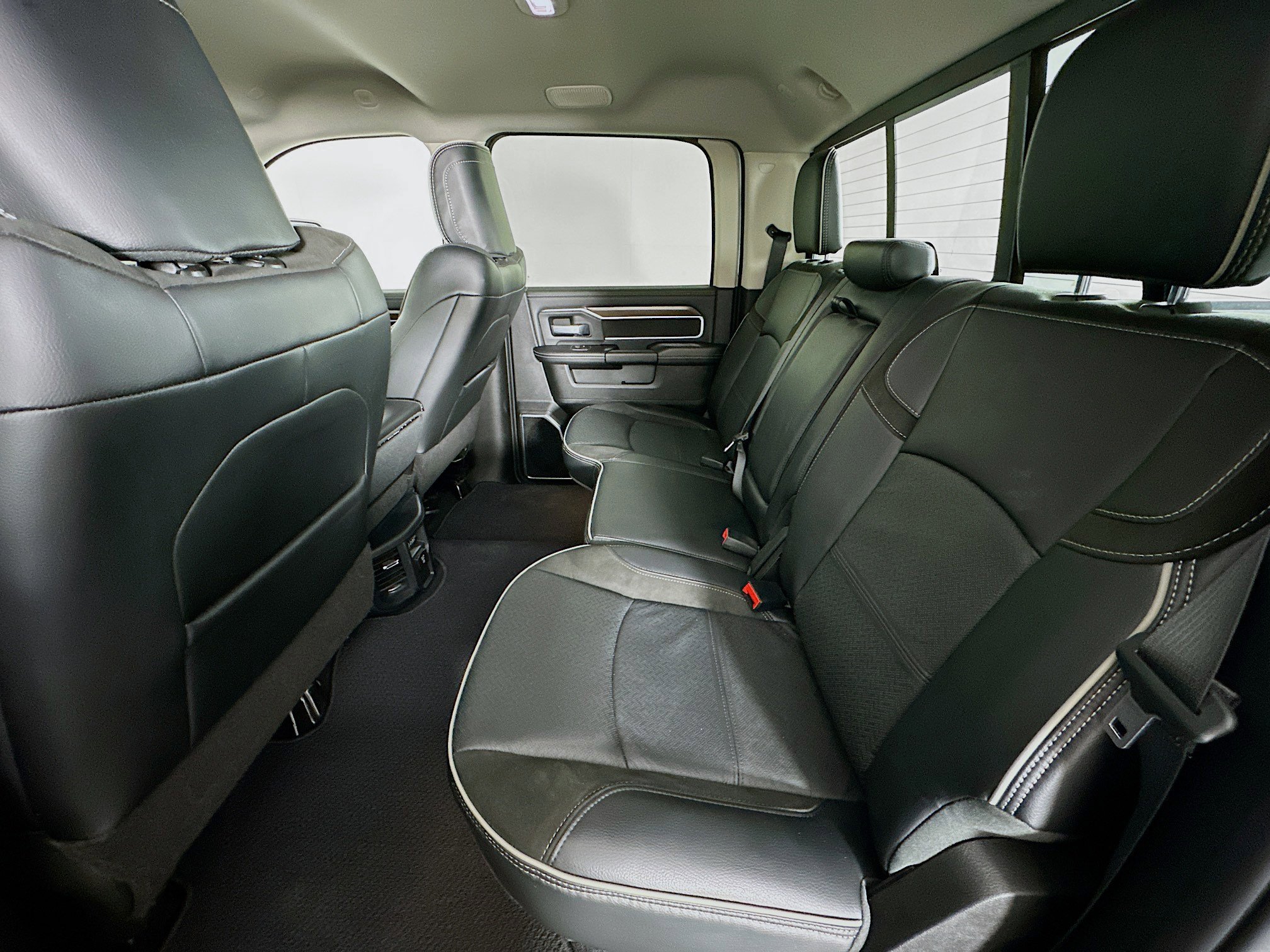 Used 2024 RAM 2500 Laramie w/ Safety Group image 29