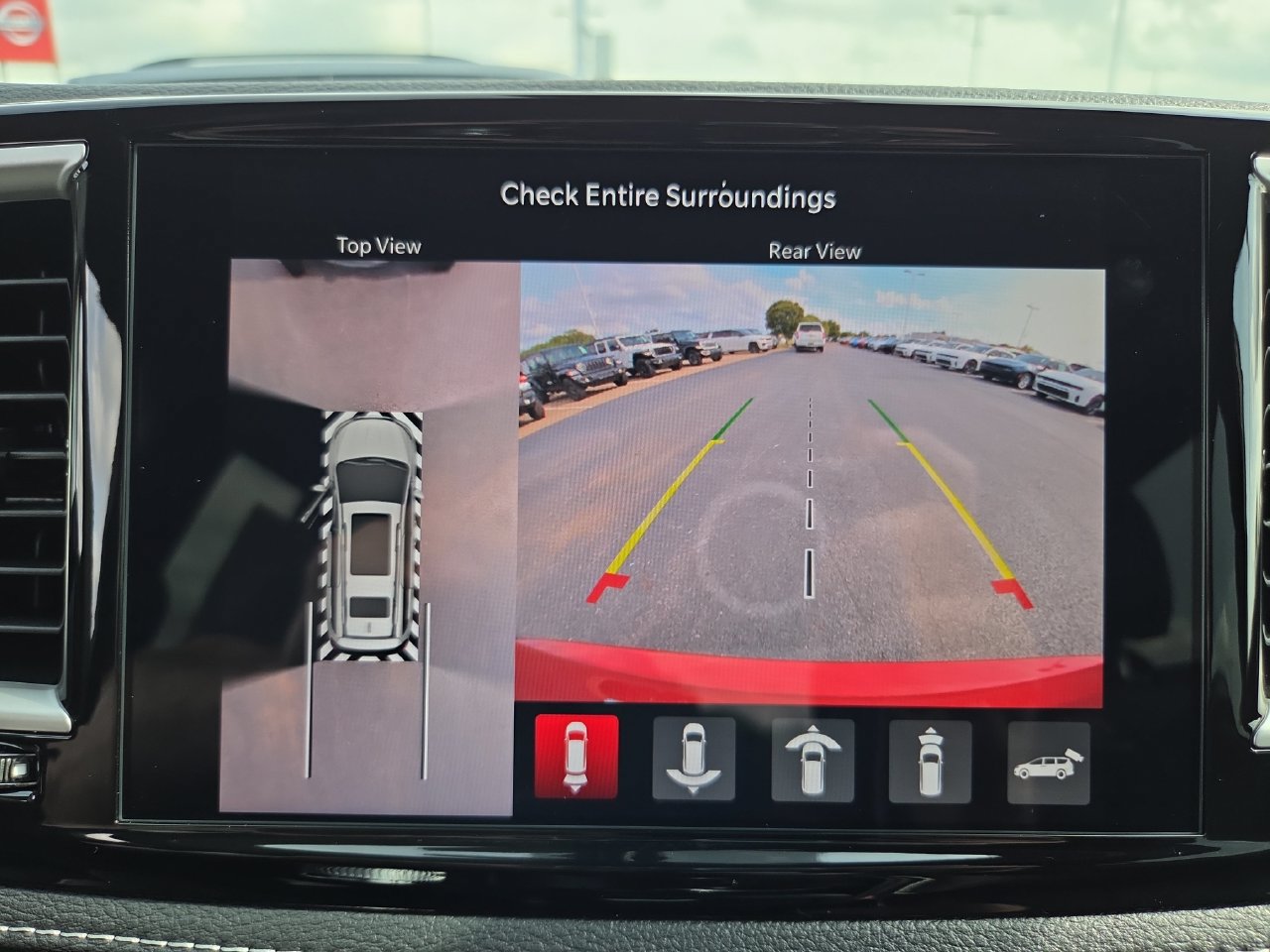 New 2027 Chrysler Pacifica Limited w/ Family Tech Group FWD image 28