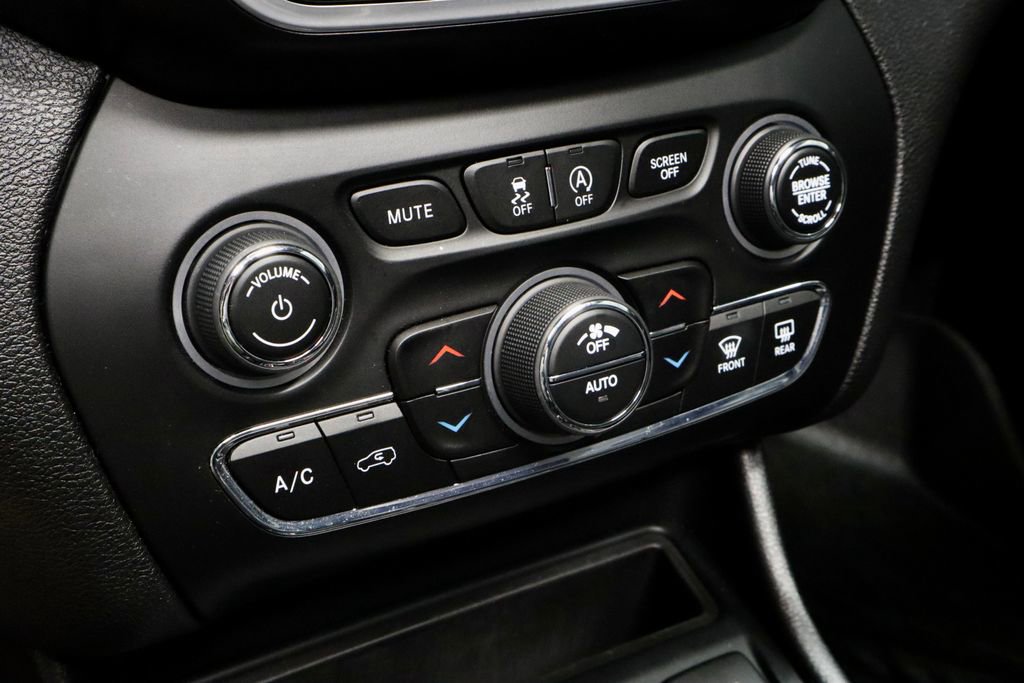 Used 2021 Jeep Cherokee Trailhawk w/ Sun, Sound & Nav Group AWD/4WD image 31
