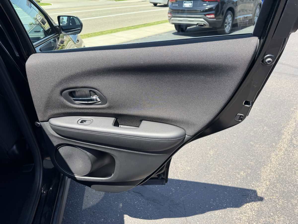 Used 2016 Honda HR-V LX image 17