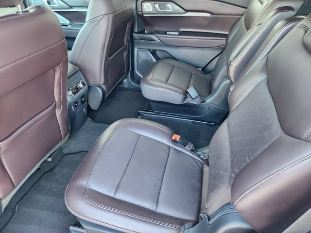 Used 2025 Ford Explorer Platinum RWD image 32