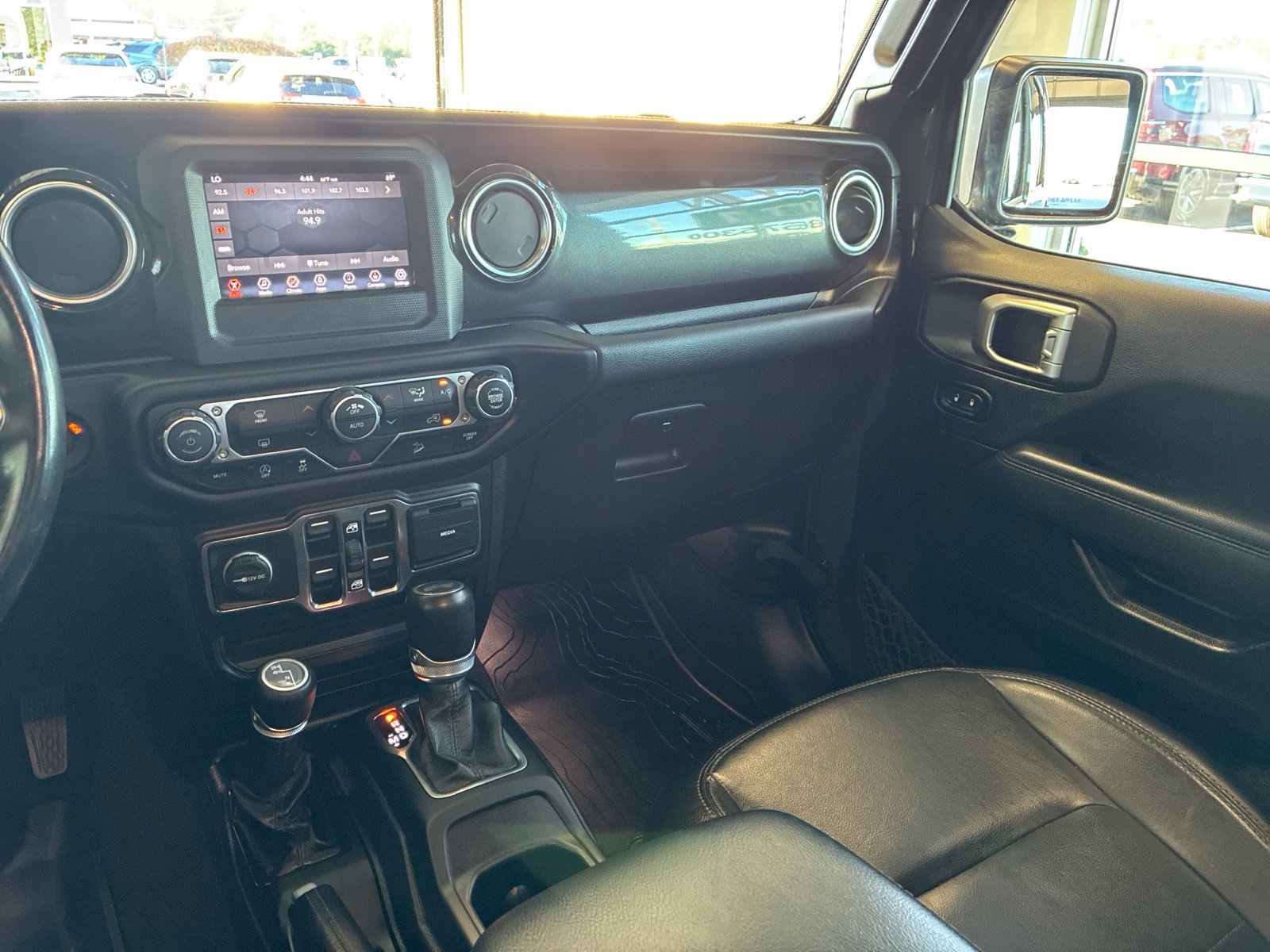 Used 2020 Jeep Wrangler Unlimited Sahara AWD/4WD image 23