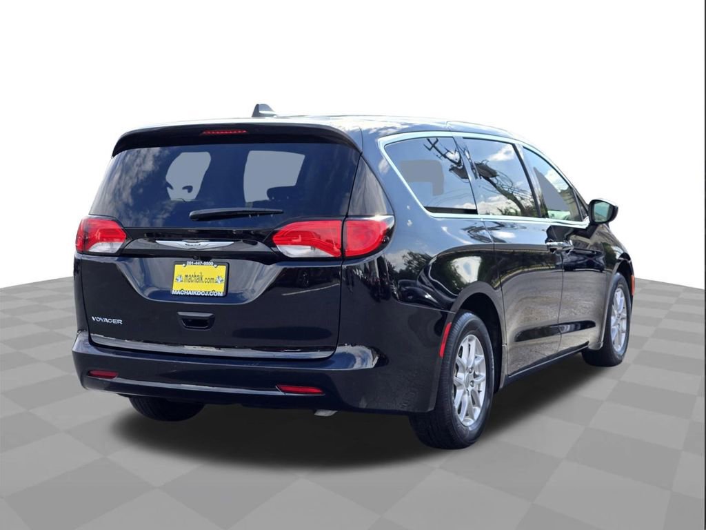 Used 2024 Chrysler Voyager LX FWD image 4