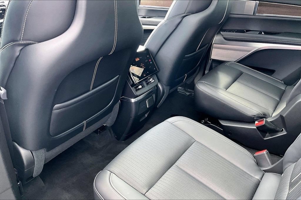 Certified 2026 Cadillac Vistiq Premium Luxury w/ LPO, Floor Liner Package AWD/4WD image 10