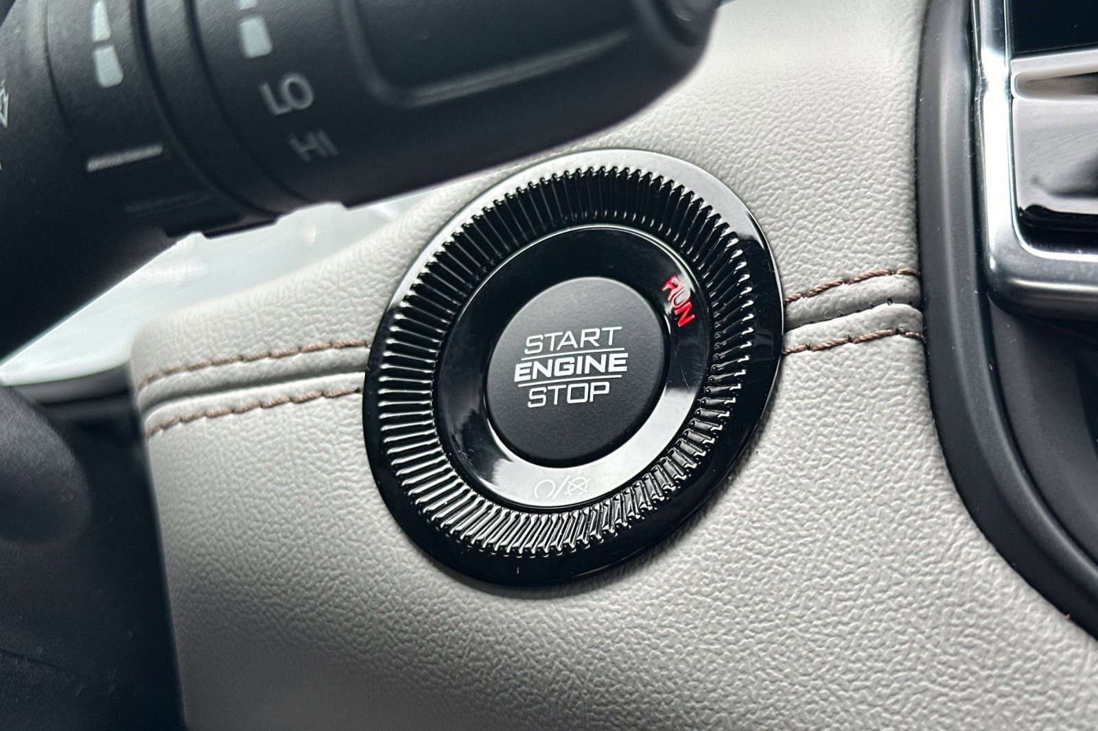 Used 2025 Jeep Compass Limited image 34