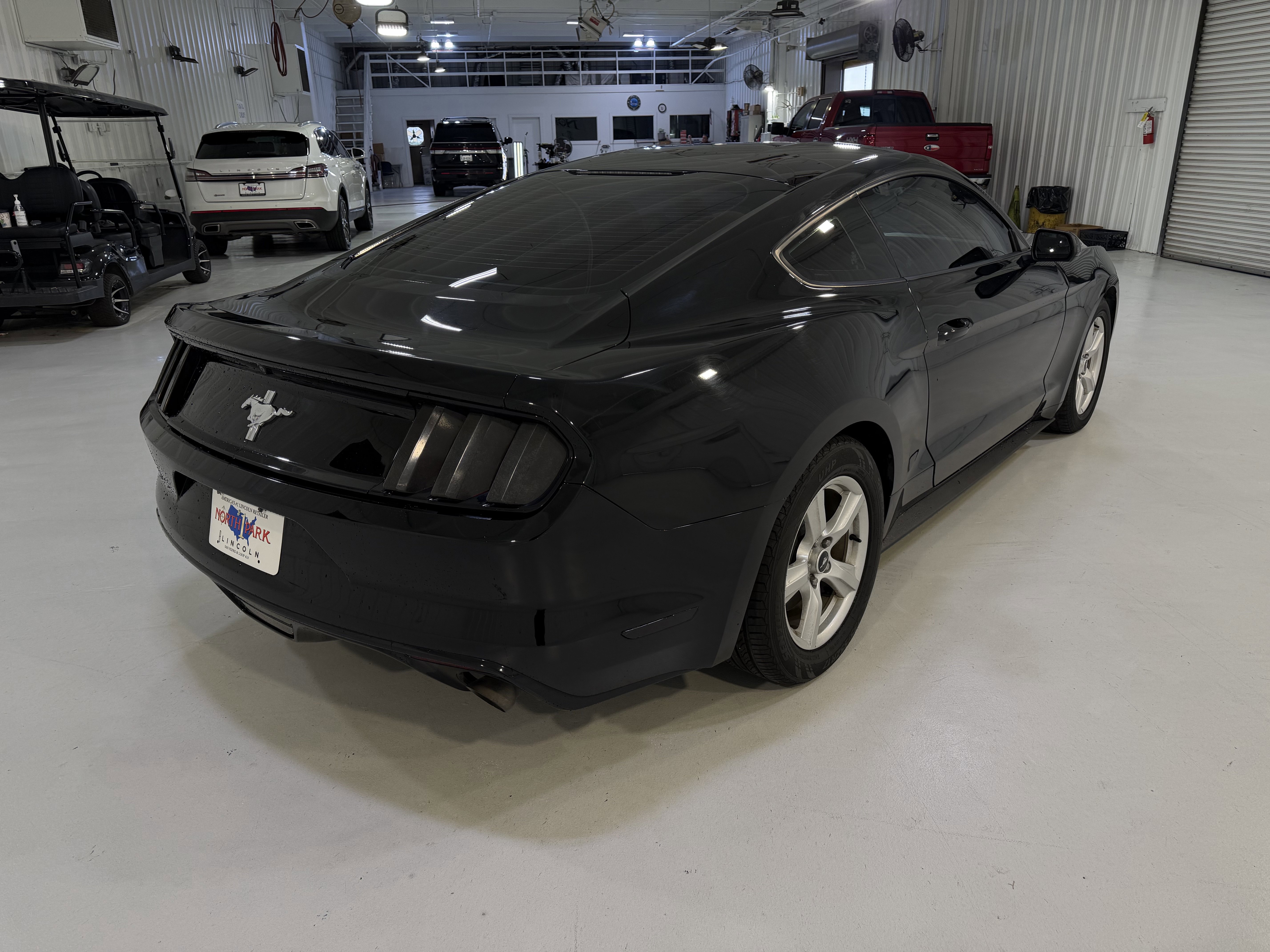 Used 2017 Ford Mustang Coupe RWD image 5