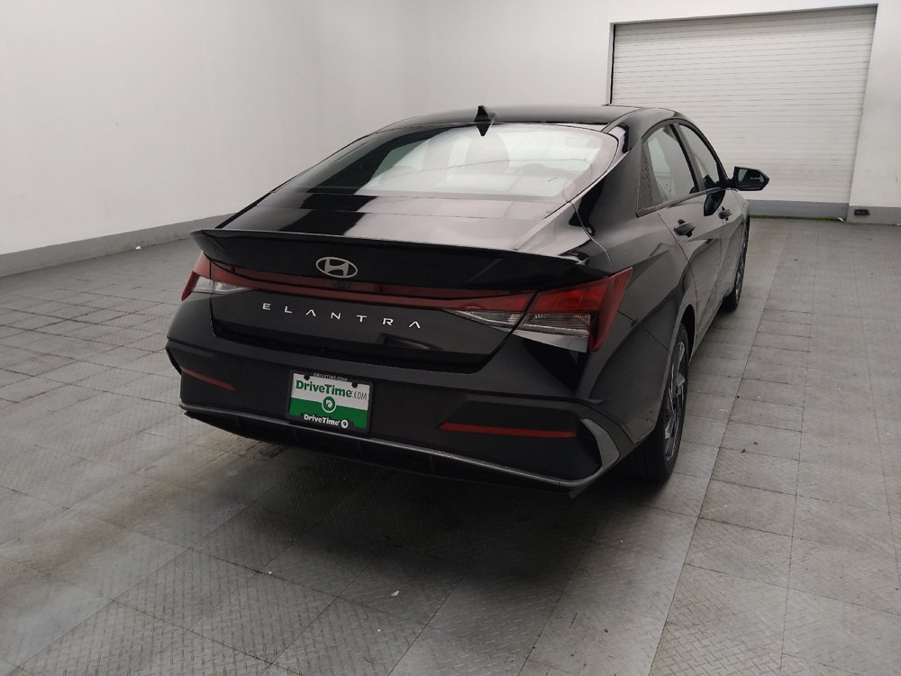 Used 2025 Hyundai Elantra Sport FWD image 9