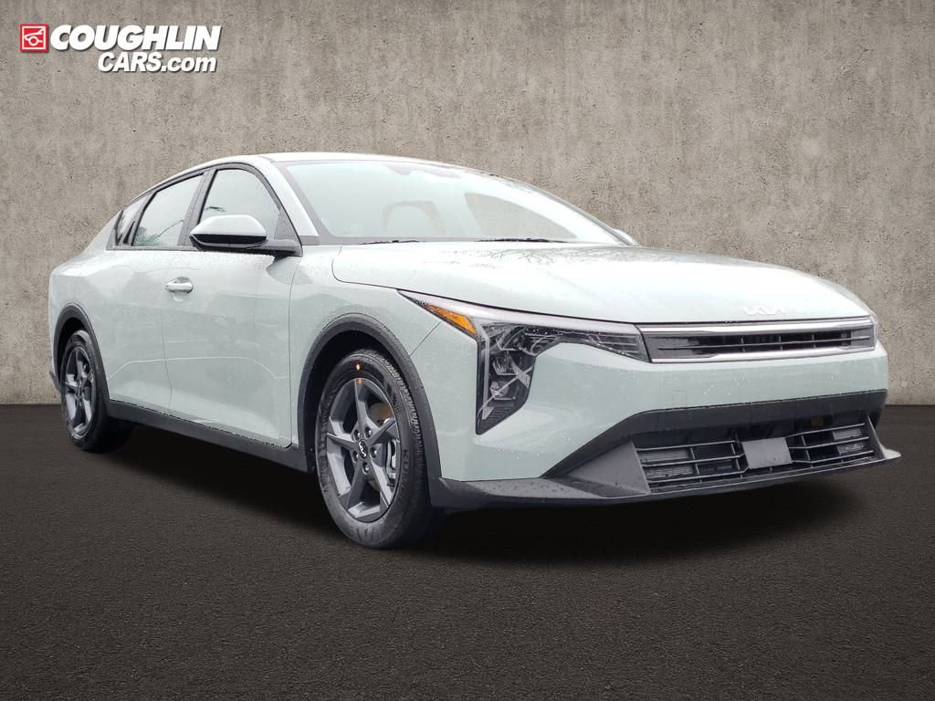 New 2025 Kia K4 LXS