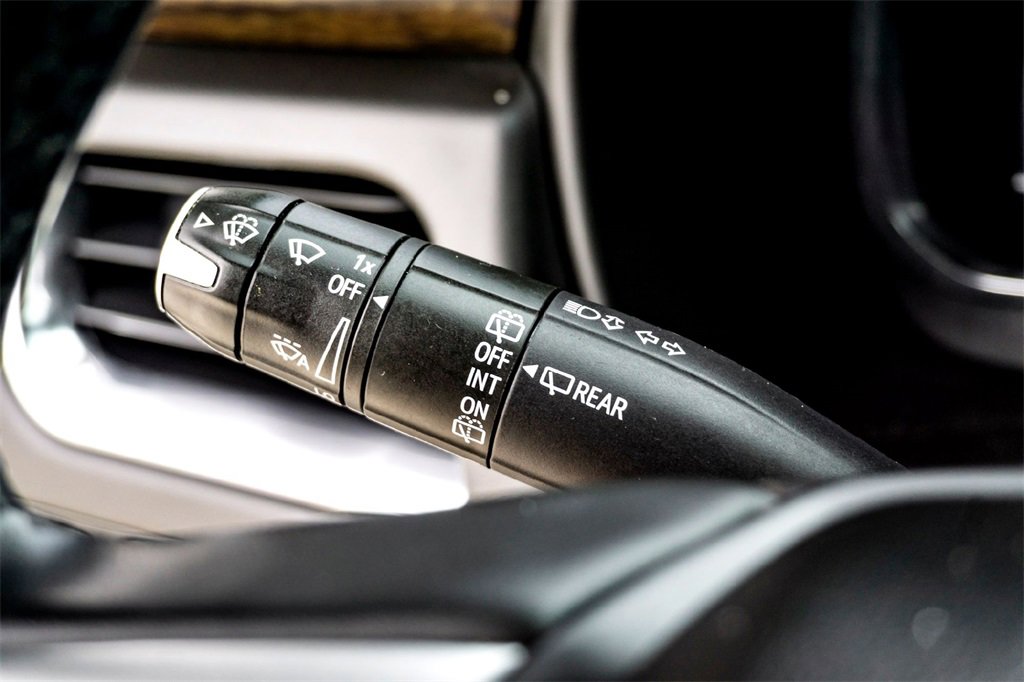 Used 2023 Chevrolet Suburban Premier image 19