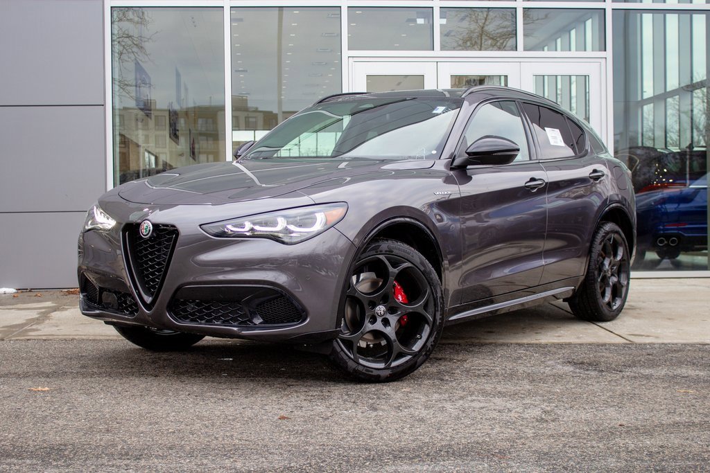 New 2025 Alfa Romeo Stelvio Sprint