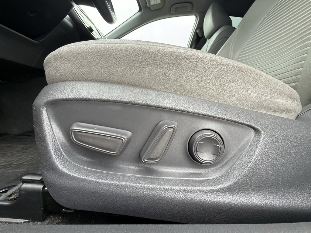 Used 2018 Toyota Camry SE image 24