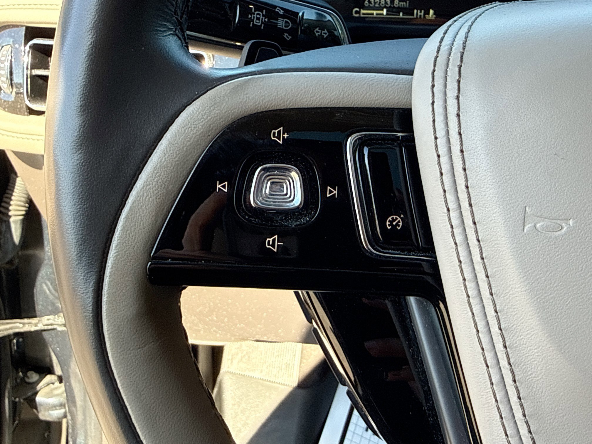 Used 2022 Lincoln Aviator Reserve w/ Elements Package Plus image 39