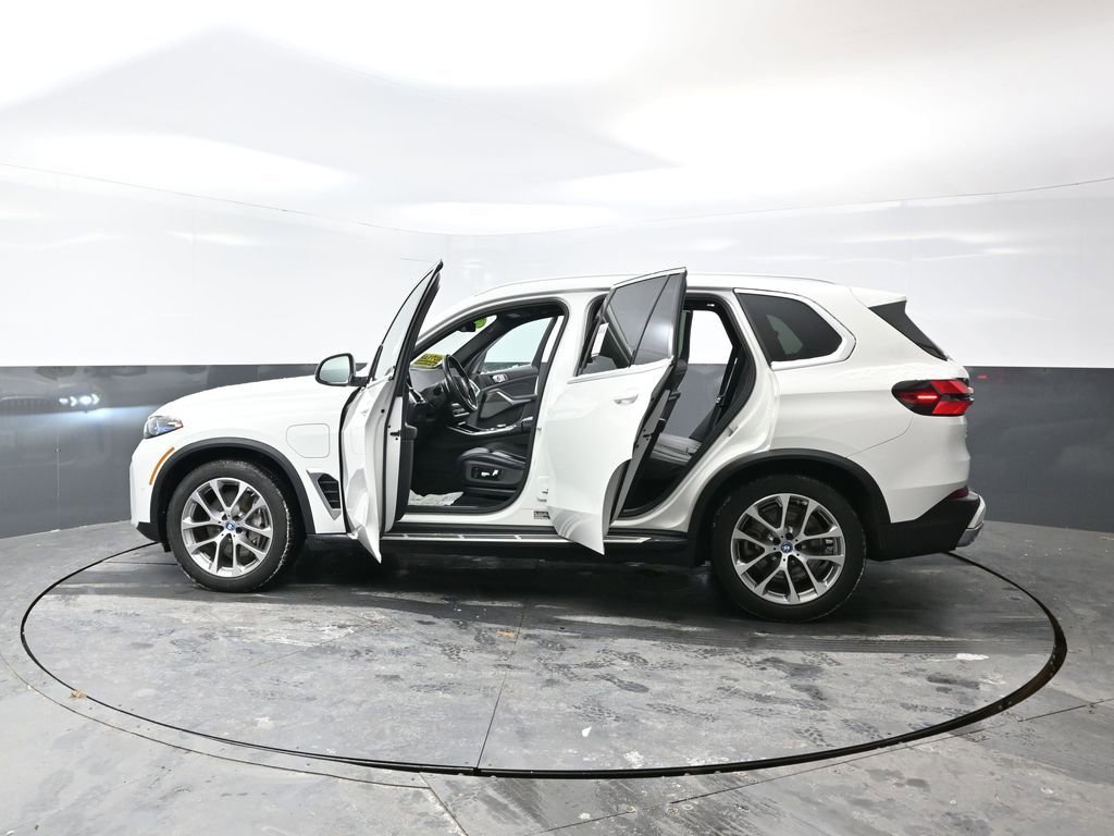 Used 2025 BMW X5 xDrive50e image 54