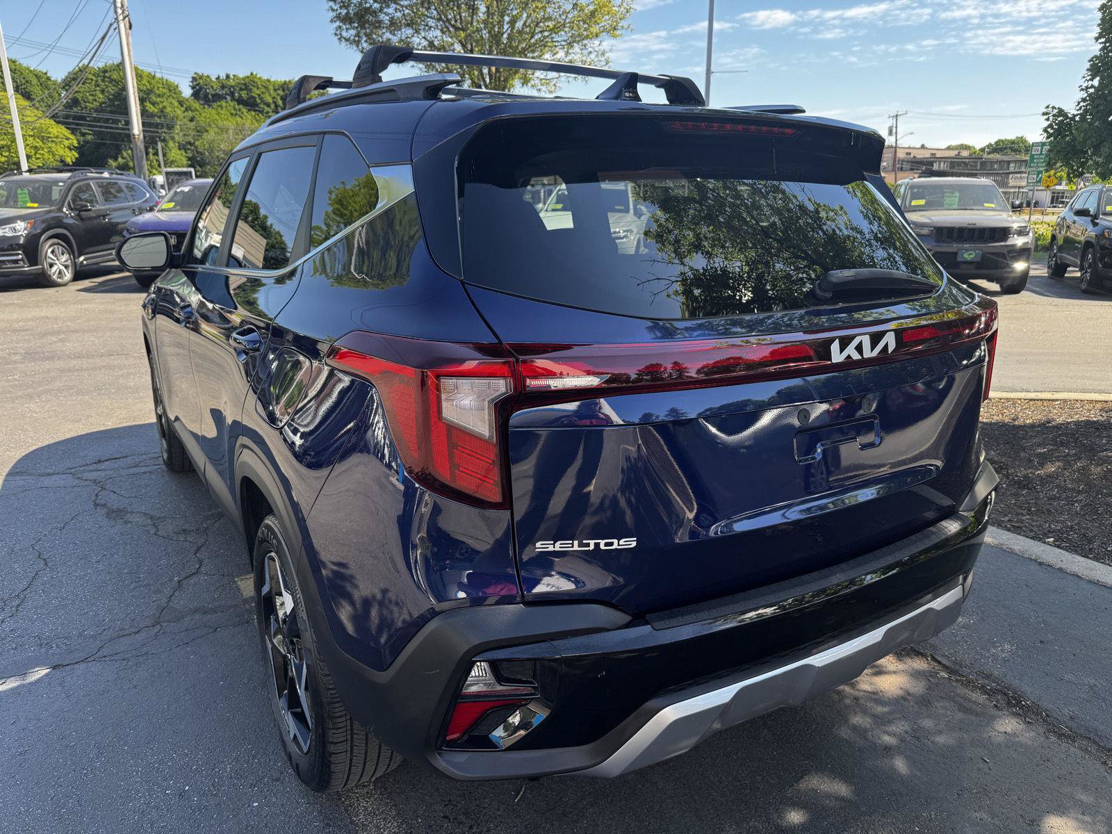 Used 2024 Kia Seltos EX AWD/4WD image 4