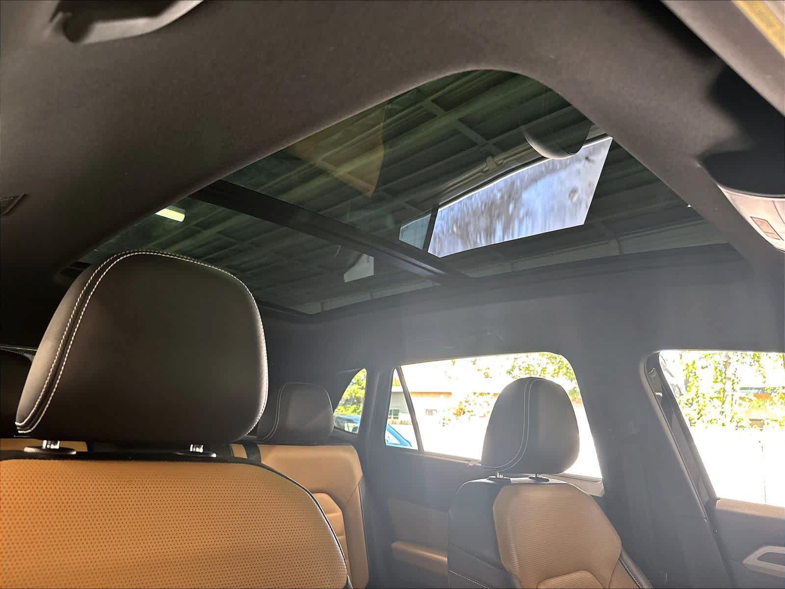 Used 2023 Volkswagen Atlas Cross Sport SEL Premium R-Line AWD/4WD image 29