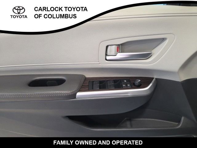 Used 2024 Toyota Sienna XLE FWD image 11