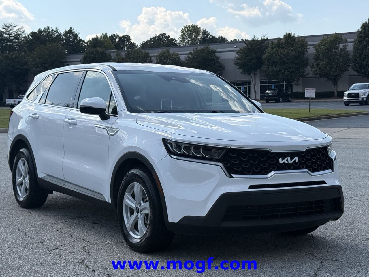 Used 2023 Kia Sorento LX FWD image 4