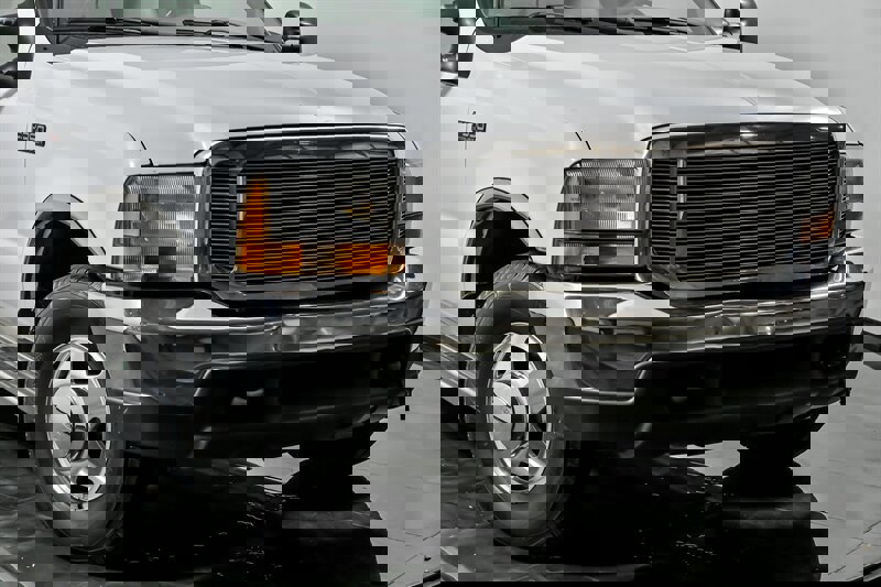 Used 2000 Ford F350 Lariat image 2