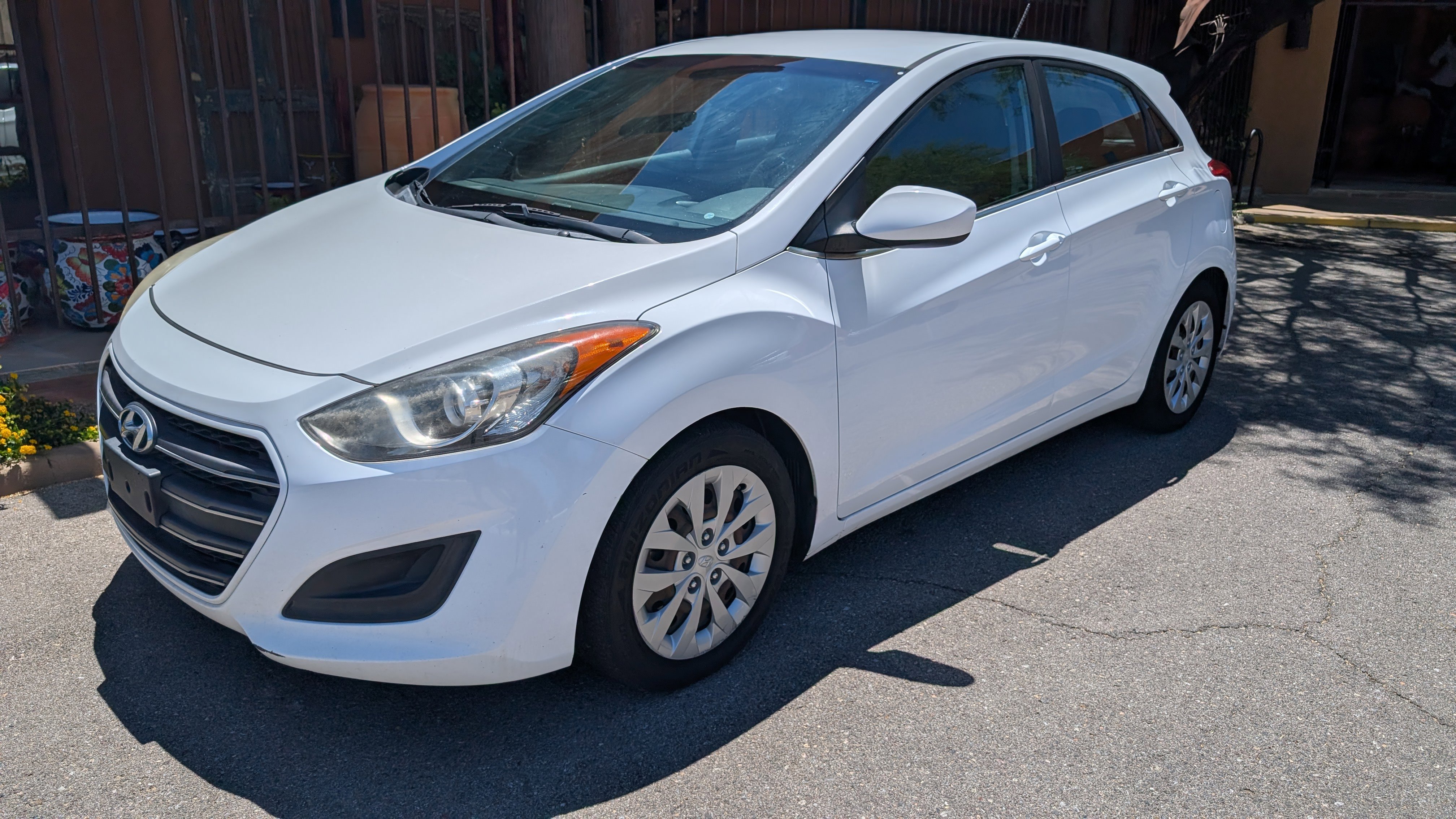 Used 2017 Hyundai Elantra GT FWD image 2