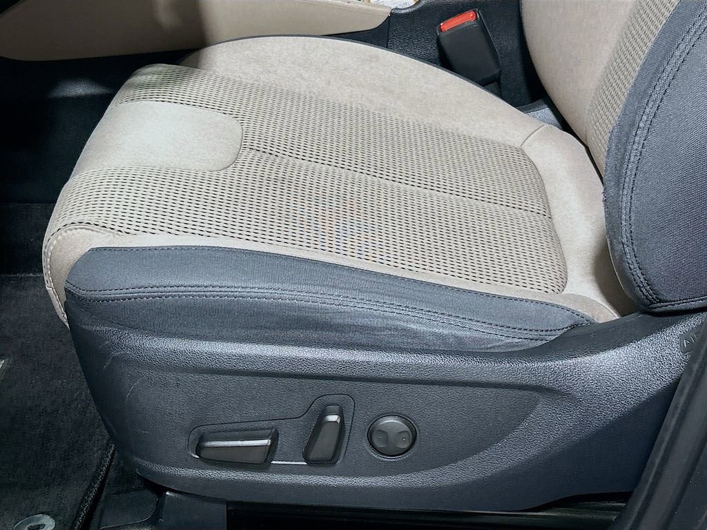 Used 2020 Hyundai Santa Fe SEL w/ Cargo Package FWD image 16