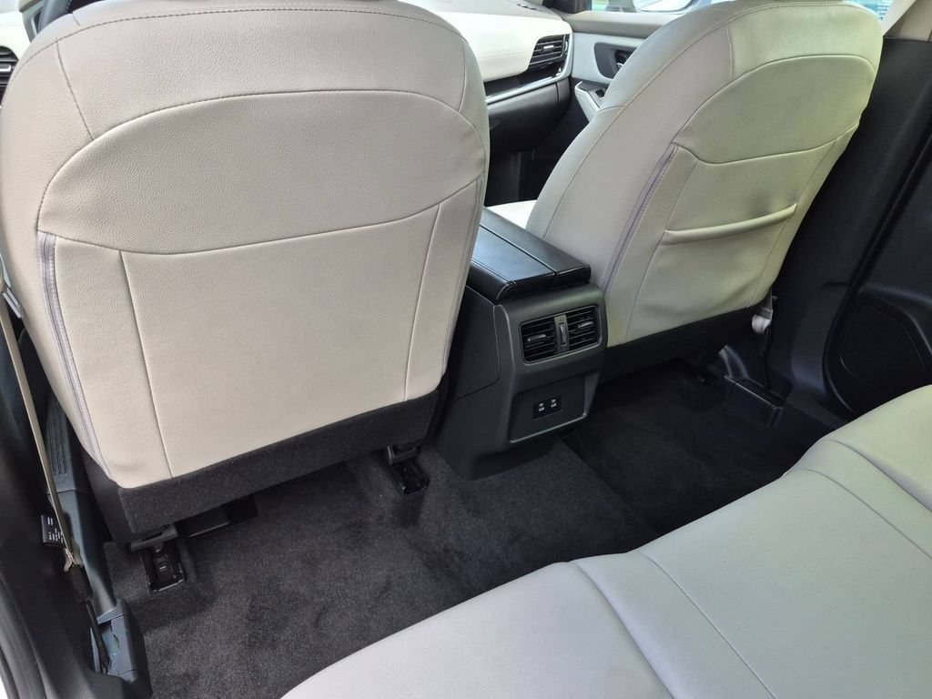 Used 2025 Nissan Rogue SL AWD/4WD image 21