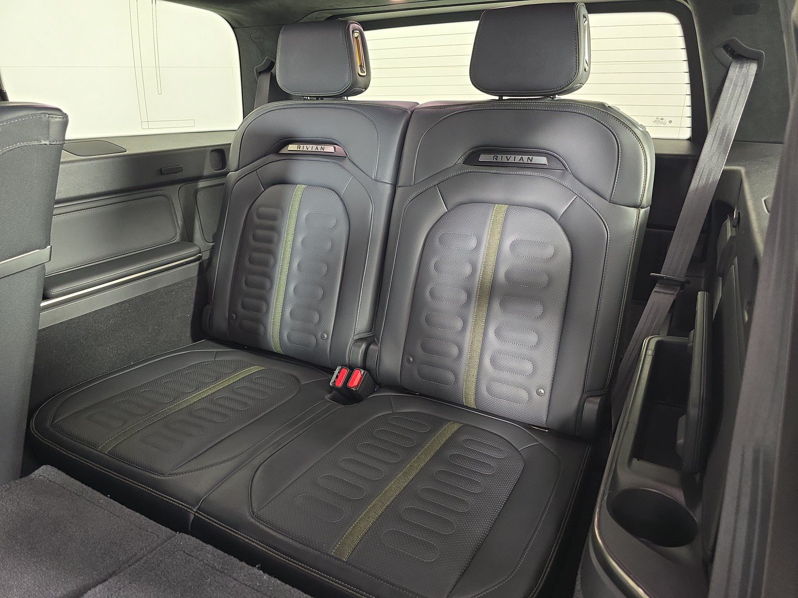 Used 2024 Rivian R1S Adventure AWD/4WD image 22