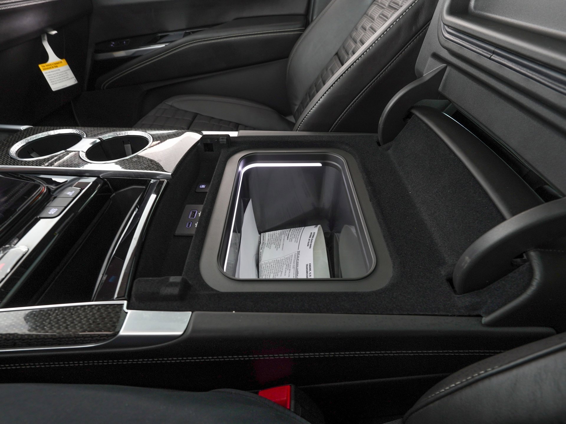 Used 2025 Cadillac Escalade V w/ LPO, ONYX Package image 34