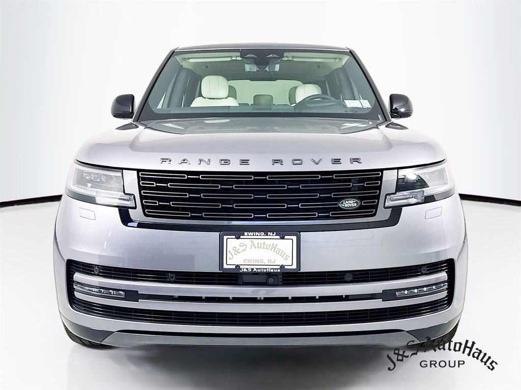 Used 2025 Land Rover Range Rover SE image 2